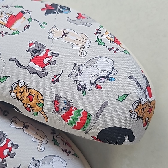 Tom's Christmas Holiday Cats - Picture 1 of 4